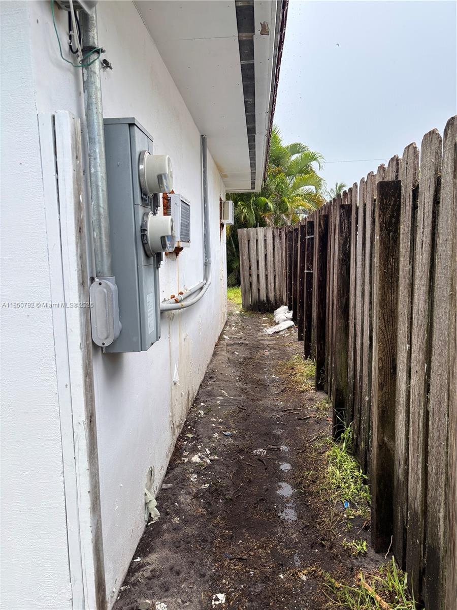 See details / 1080 sq. ft. $ 2025-08-01 0 Photo