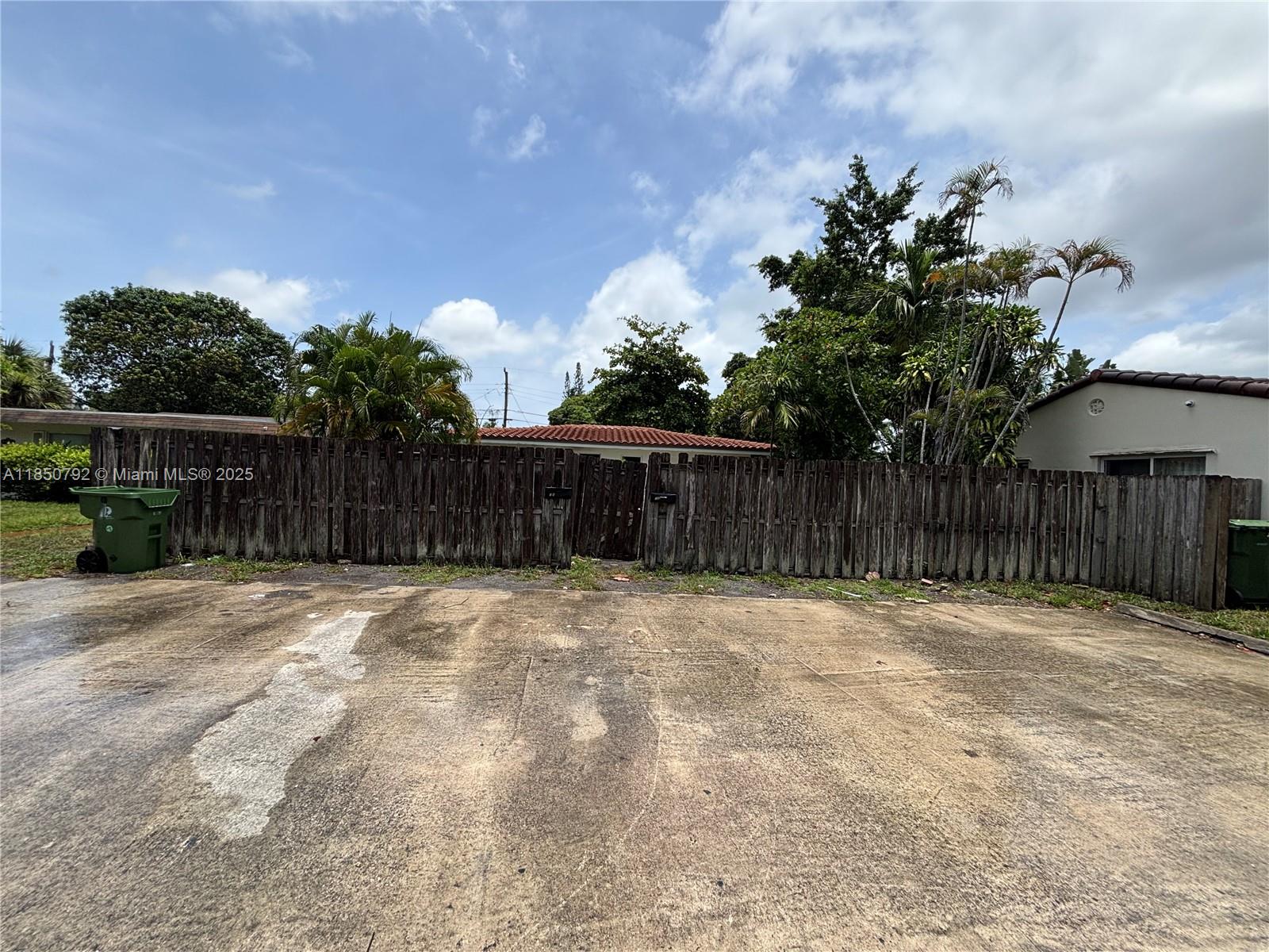 See details / 1080 sq. ft. $ 2025-08-01 0 Photo