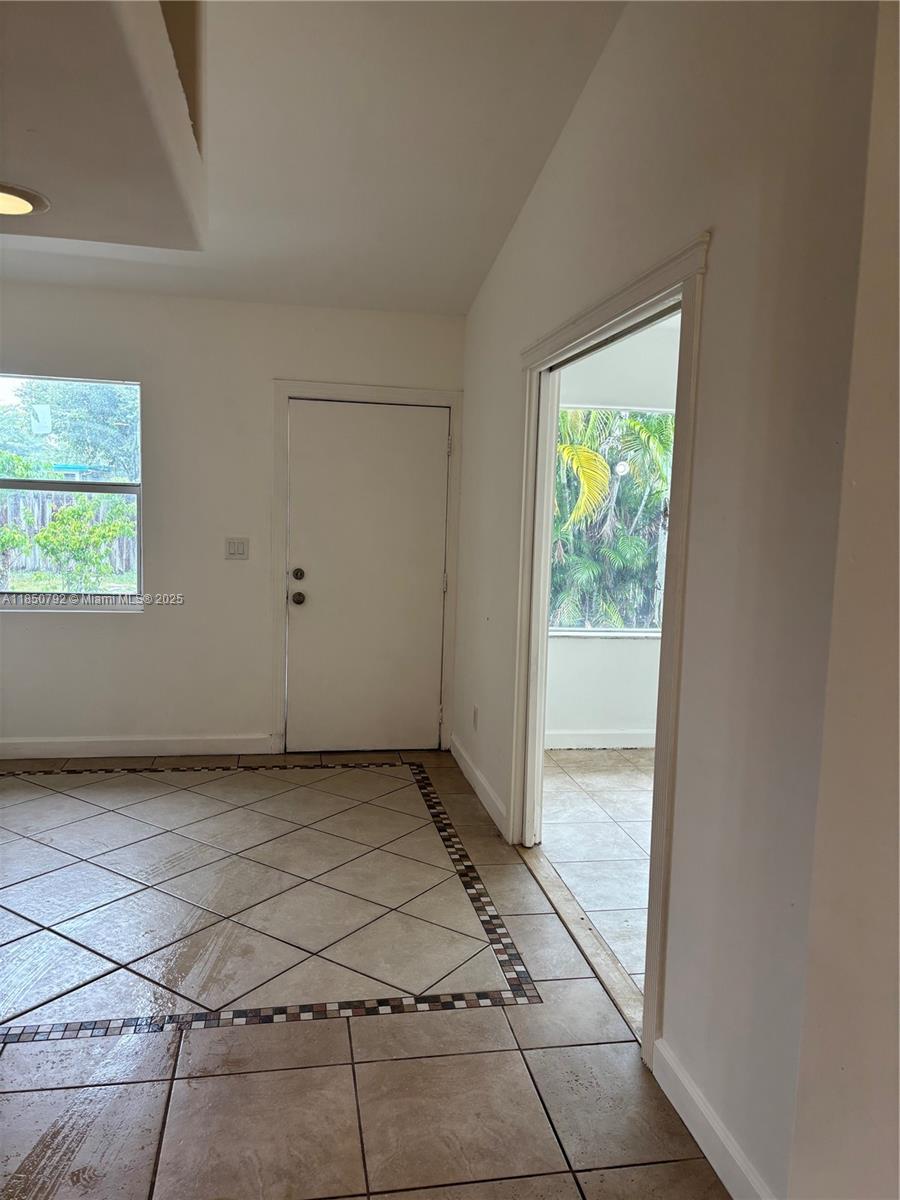 See details / 1080 sq. ft. $ 2025-08-01 0 Photo