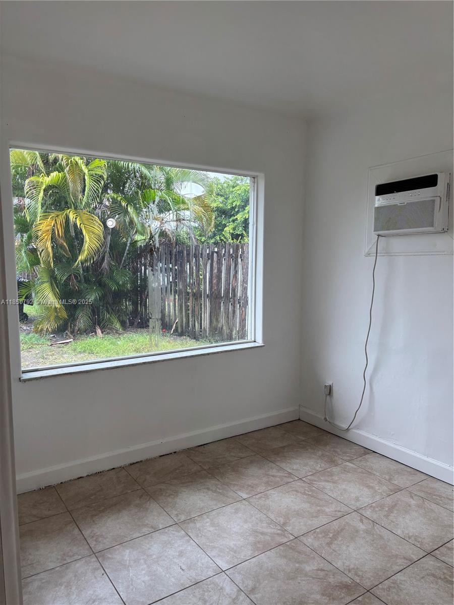 See details / 1080 sq. ft. $ 2025-08-01 0 Photo
