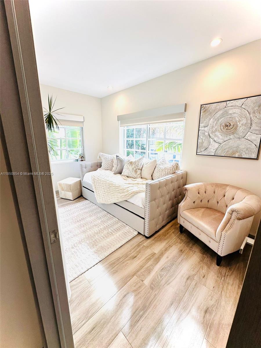 See details / sq. ft. $ 2025-08-01 0 Photo