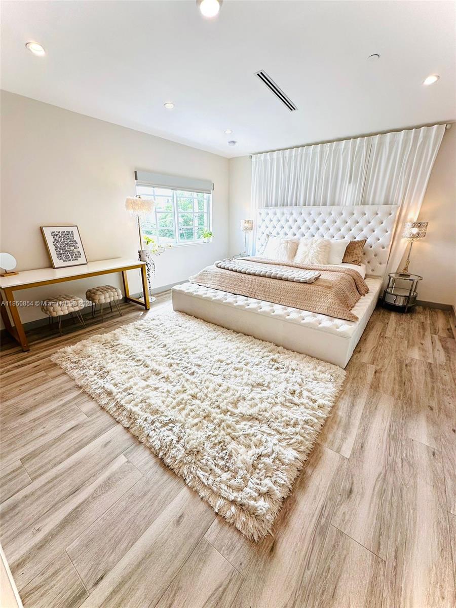 See details / sq. ft. $ 2025-08-01 0 Photo