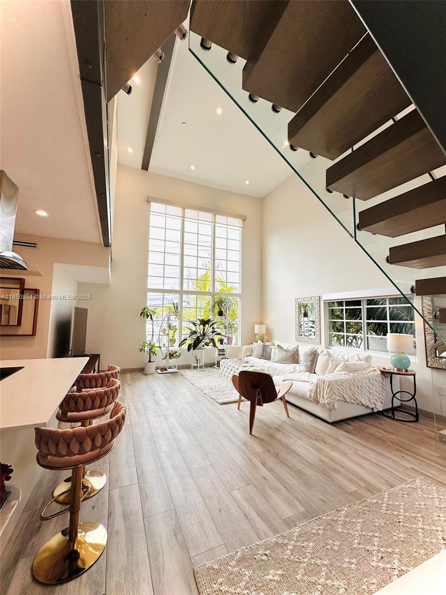 See details / sq. ft. $ 2025-08-01 0 Photo
