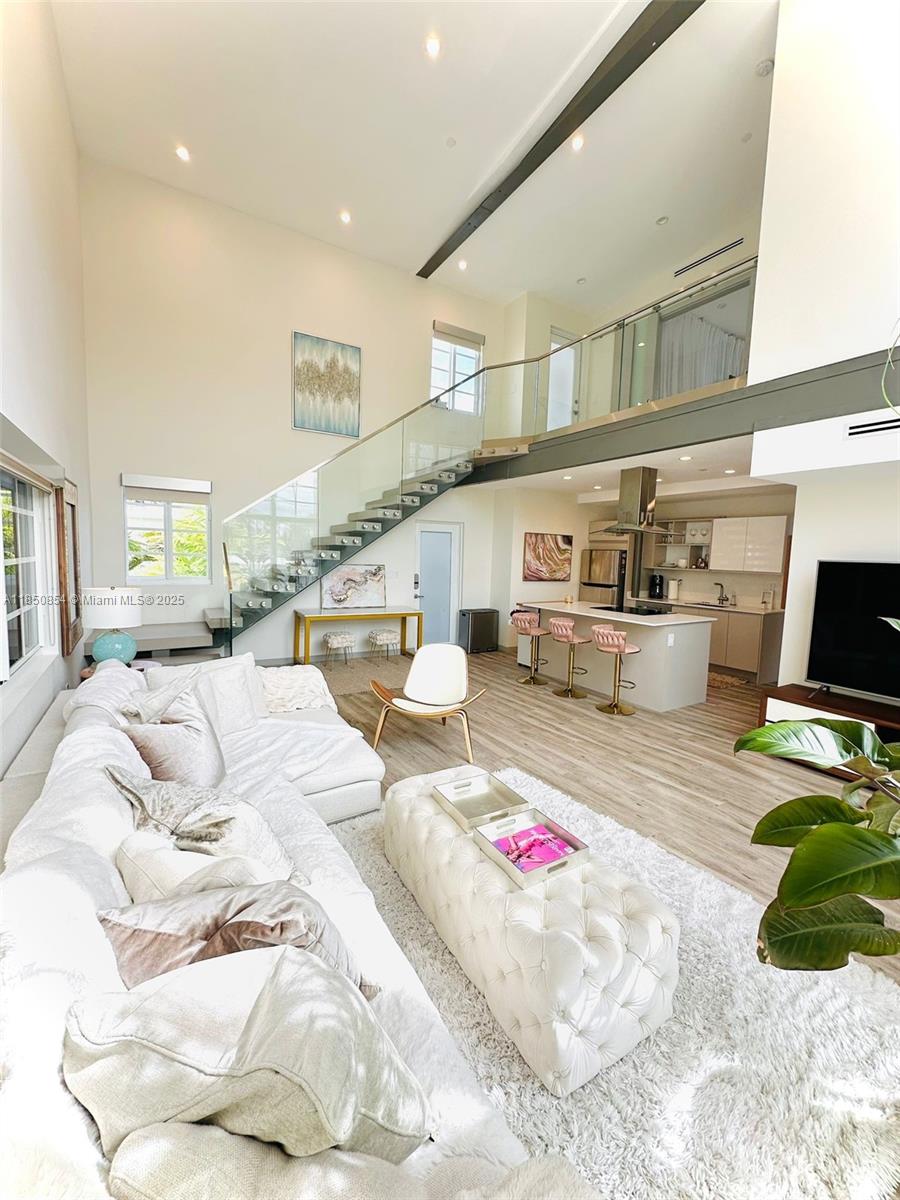 See details / sq. ft. $ 2025-08-01 0 Photo