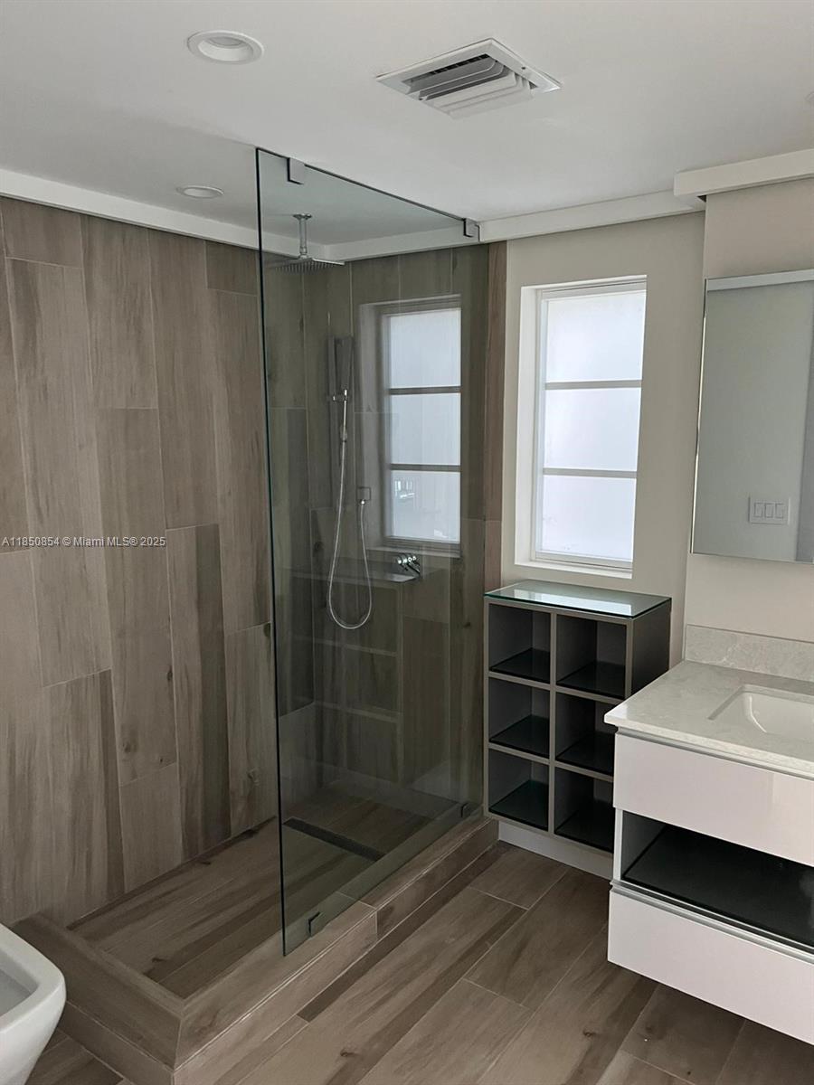 See details / sq. ft. $ 2025-08-01 0 Photo