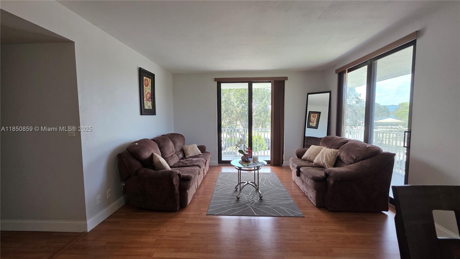 Ver detalles 215 2 / 2 1150 sq. ft. $ 2025-08-01 0 foto