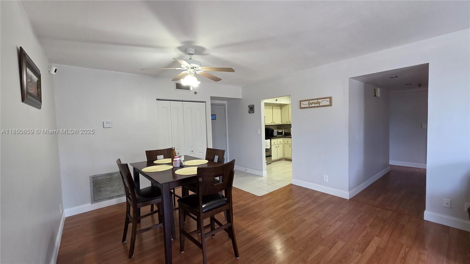Ver detalles 215 2 / 2 1150 sq. ft. $ 2025-08-01 0 foto