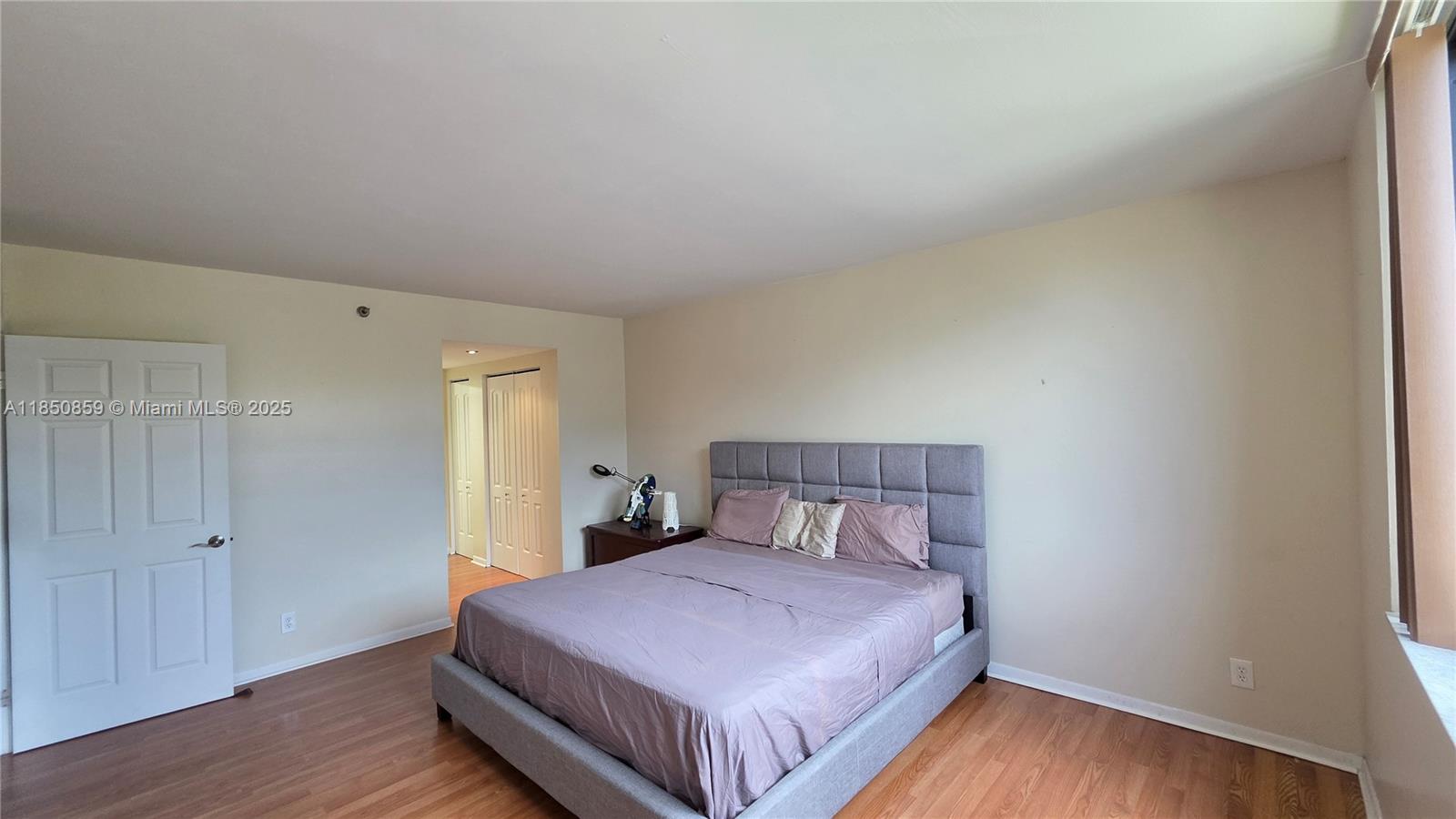 Ver detalles 215 2 / 2 1150 sq. ft. $ 2025-08-01 0 foto