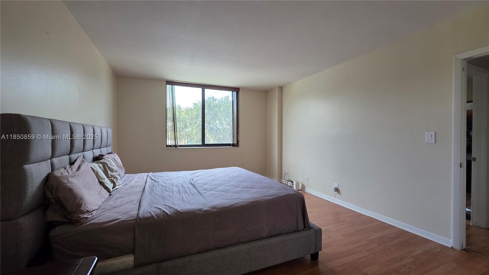 Ver detalles 215 2 / 2 1150 sq. ft. $ 2025-08-01 0 foto
