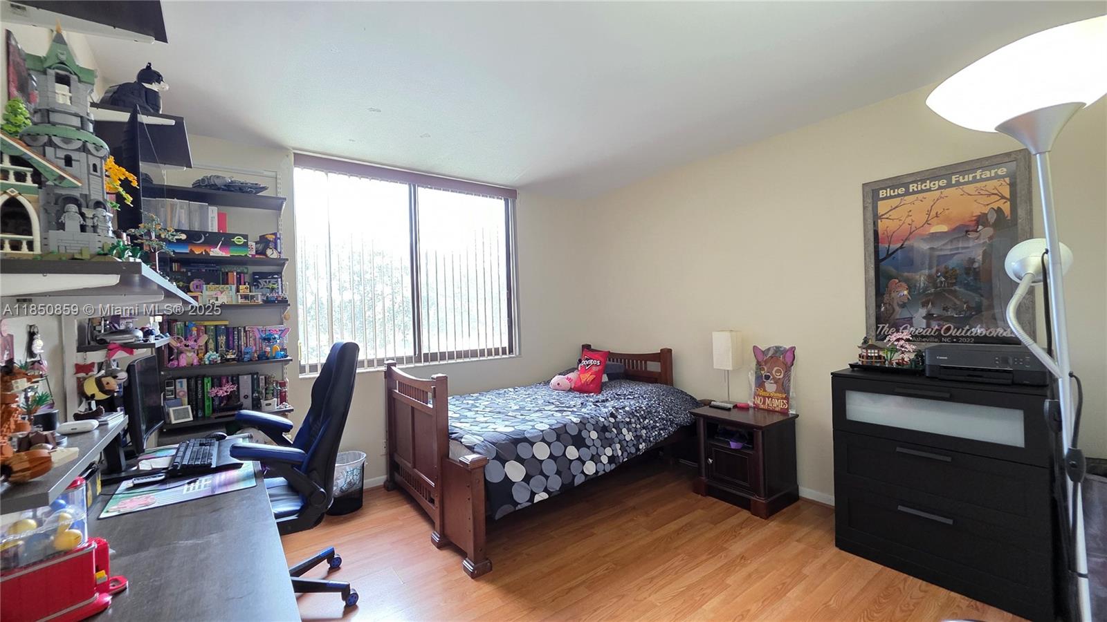 Ver detalles 215 2 / 2 1150 sq. ft. $ 2025-08-01 0 foto