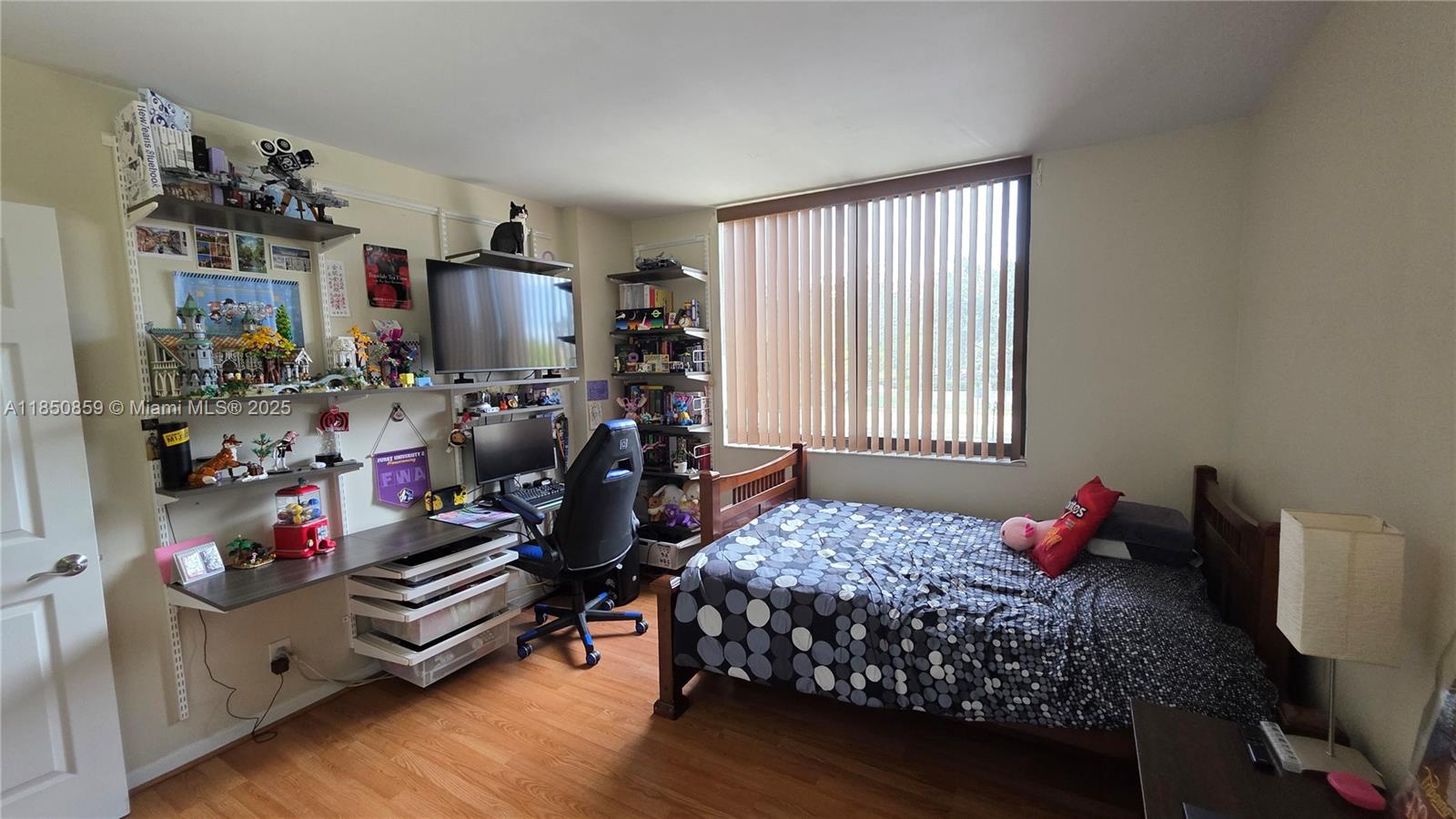 Ver detalles 215 2 / 2 1150 sq. ft. $ 2025-08-01 0 foto