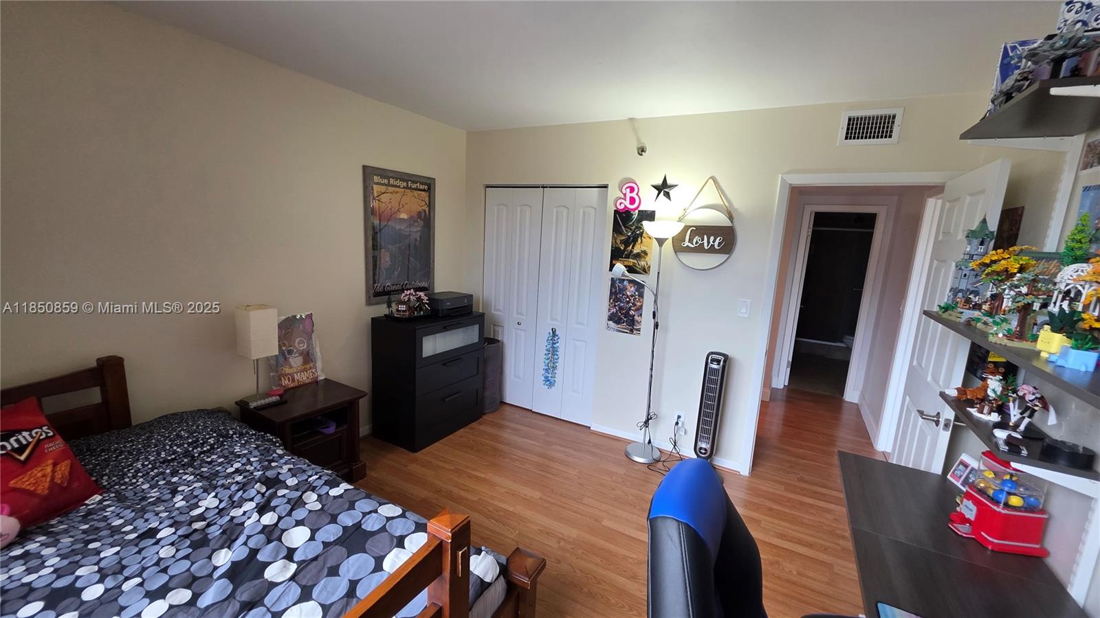 Ver detalles 215 2 / 2 1150 sq. ft. $ 2025-08-01 0 foto