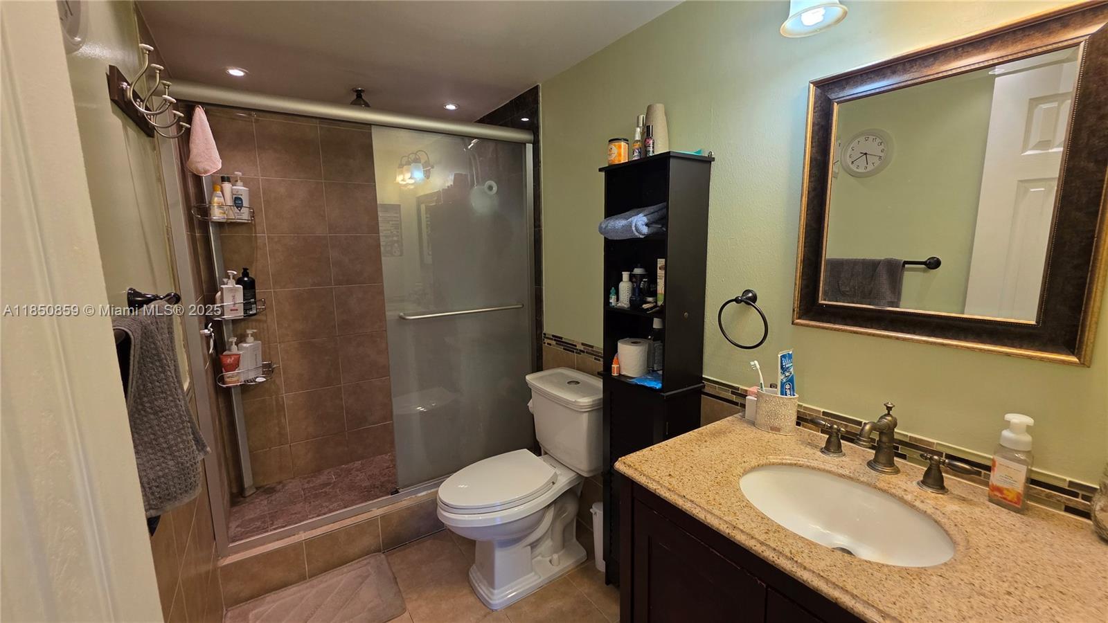 Ver detalles 215 2 / 2 1150 sq. ft. $ 2025-08-01 0 foto