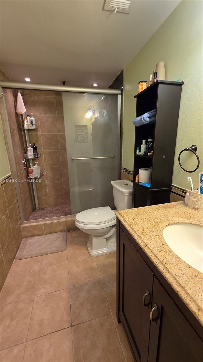 Ver detalles 215 2 / 2 1150 sq. ft. $ 2025-08-01 0 foto