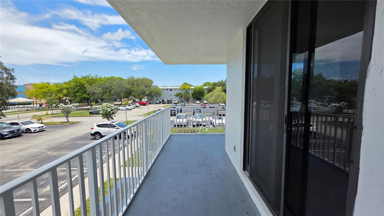 Ver detalles 215 2 / 2 1150 sq. ft. $ 2025-08-01 0 foto