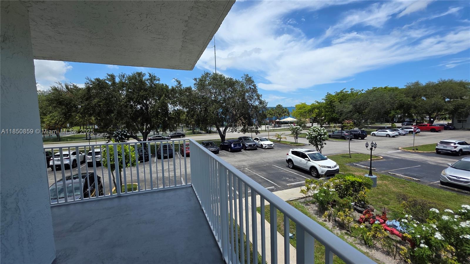 Ver detalles 215 2 / 2 1150 sq. ft. $ 2025-08-01 0 foto