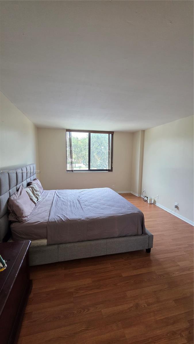 Ver detalles 215 2 / 2 1150 sq. ft. $ 2025-08-01 0 foto