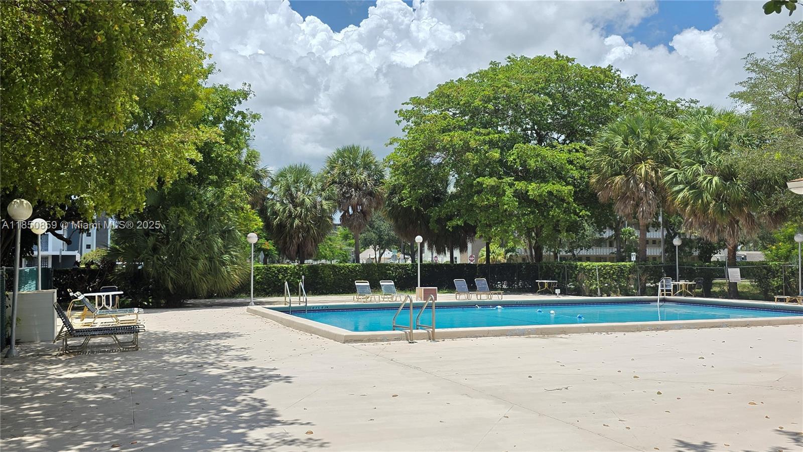 Ver detalles 215 2 / 2 1150 sq. ft. $ 2025-08-01 0 foto