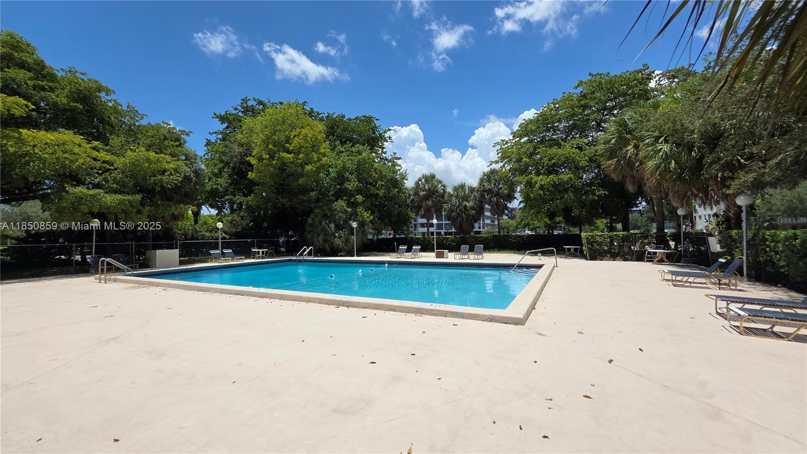 Ver detalles 215 2 / 2 1150 sq. ft. $ 2025-08-01 0 foto