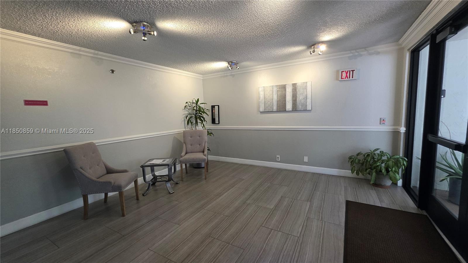 Ver detalles 215 2 / 2 1150 sq. ft. $ 2025-08-01 0 foto