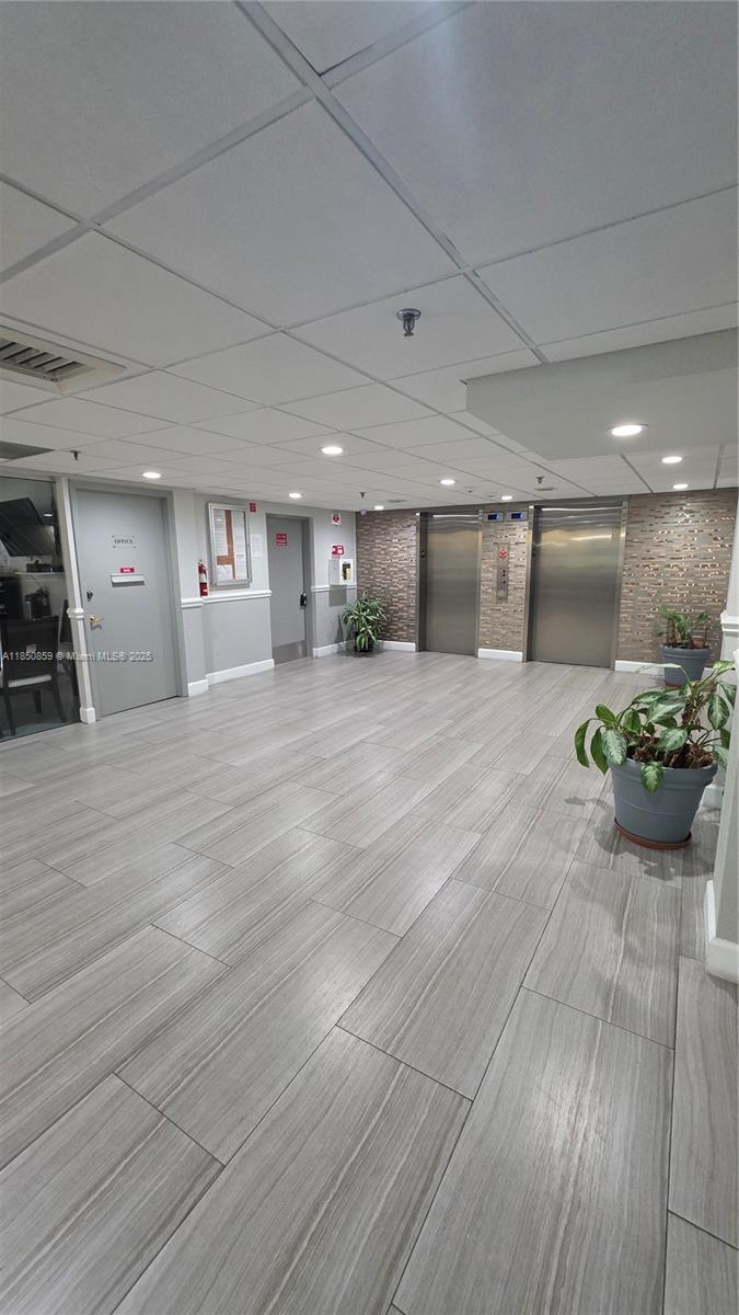 Ver detalles 215 2 / 2 1150 sq. ft. $ 2025-08-01 0 foto