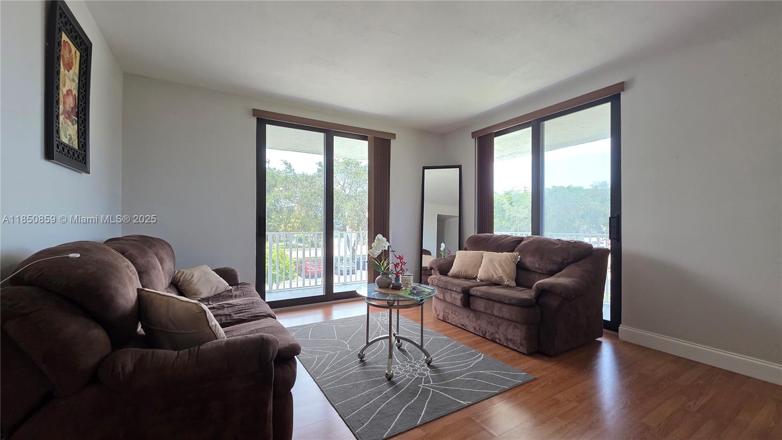Ver detalles 215 2 / 2 1150 sq. ft. $ 2025-08-01 0 foto