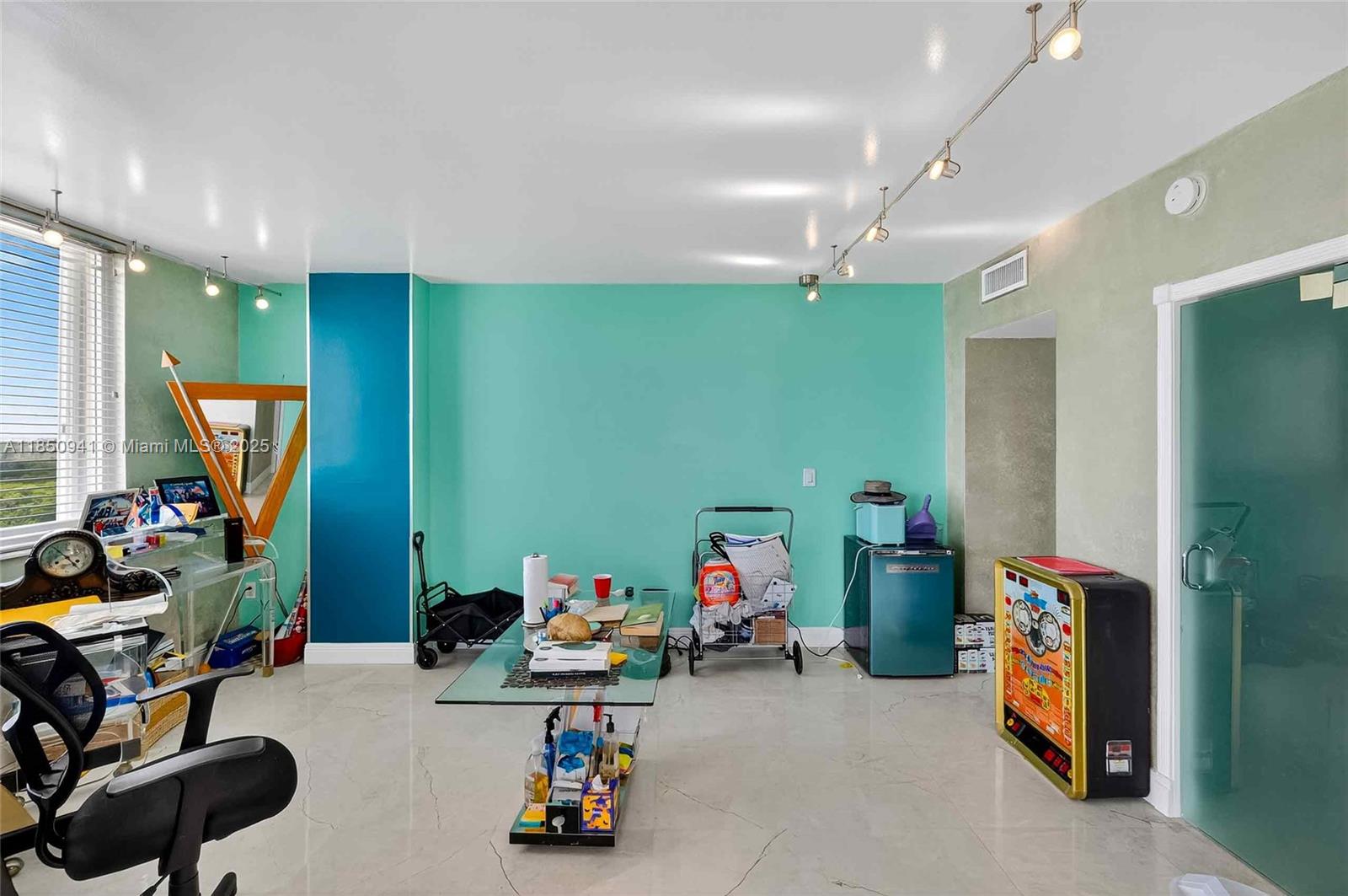1616 2 / 3 1570 sq. ft. $ 2025-08-01 0 Photo