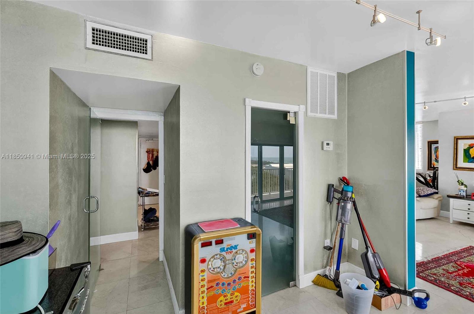 1616 2 / 3 1570 sq. ft. $ 2025-08-01 0 Photo