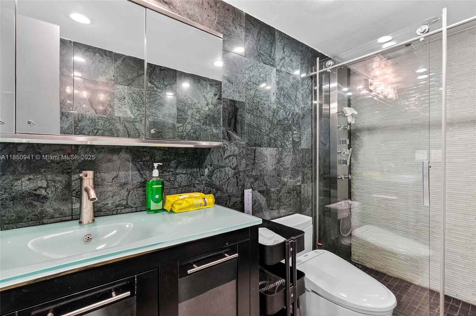 1616 2 / 3 1570 sq. ft. $ 2025-08-01 0 Photo