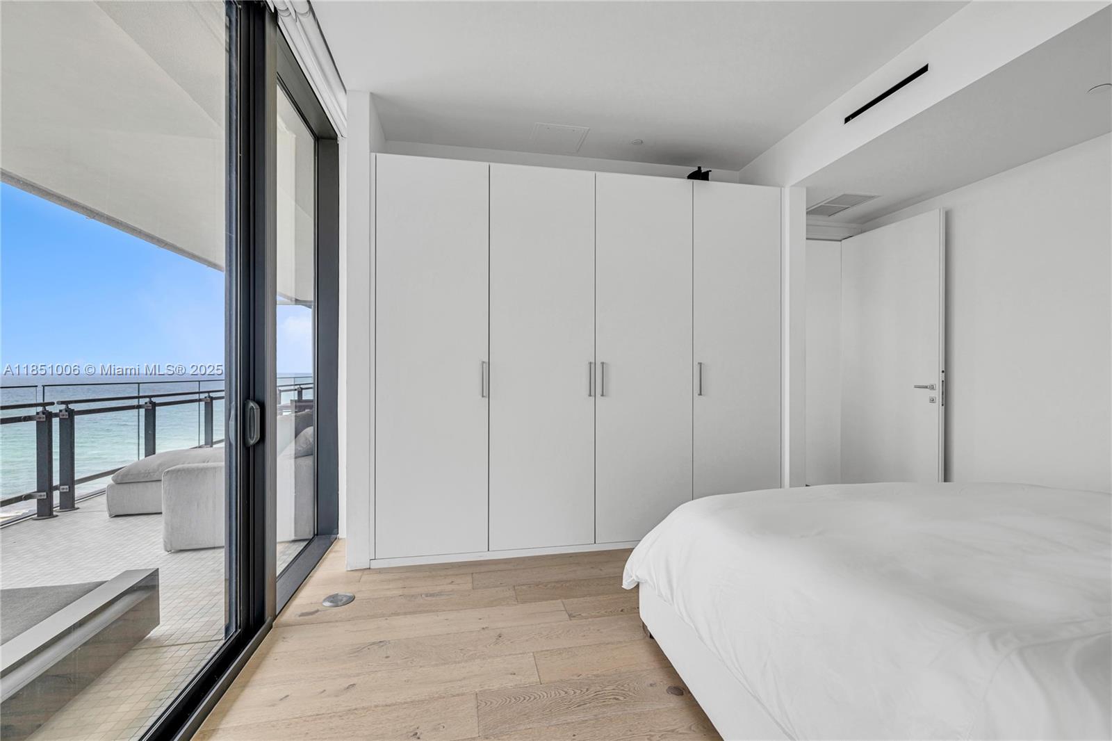 Ver detalles 1003 1 / 2 851 sq. ft. $ 2025-08-01 0 foto