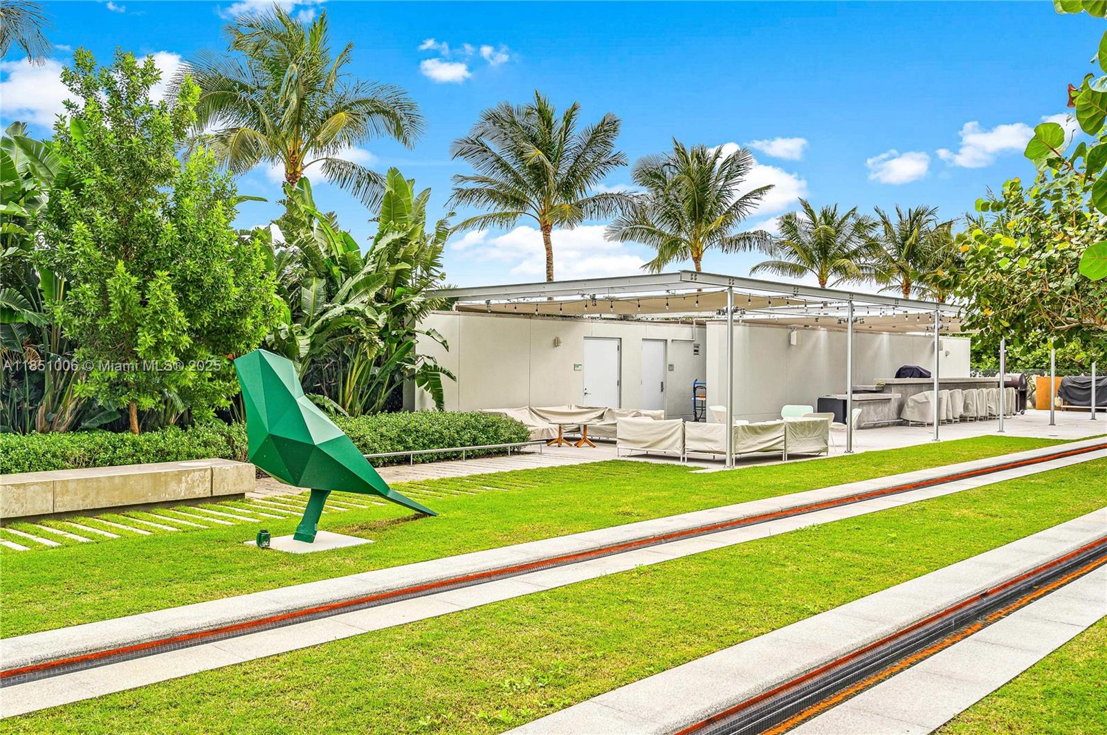 Ver detalles 1003 1 / 2 851 sq. ft. $ 2025-08-01 0 foto