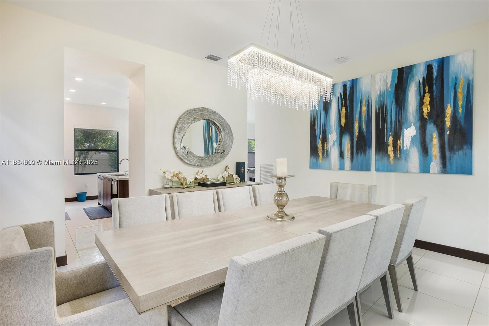 See details 8814 5 / 4 3135 sq. ft. $ 2025-08-04 0 Photo