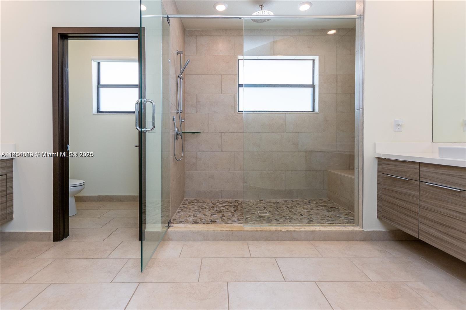 See details 8814 5 / 4 3135 sq. ft. $ 2025-08-04 0 Photo