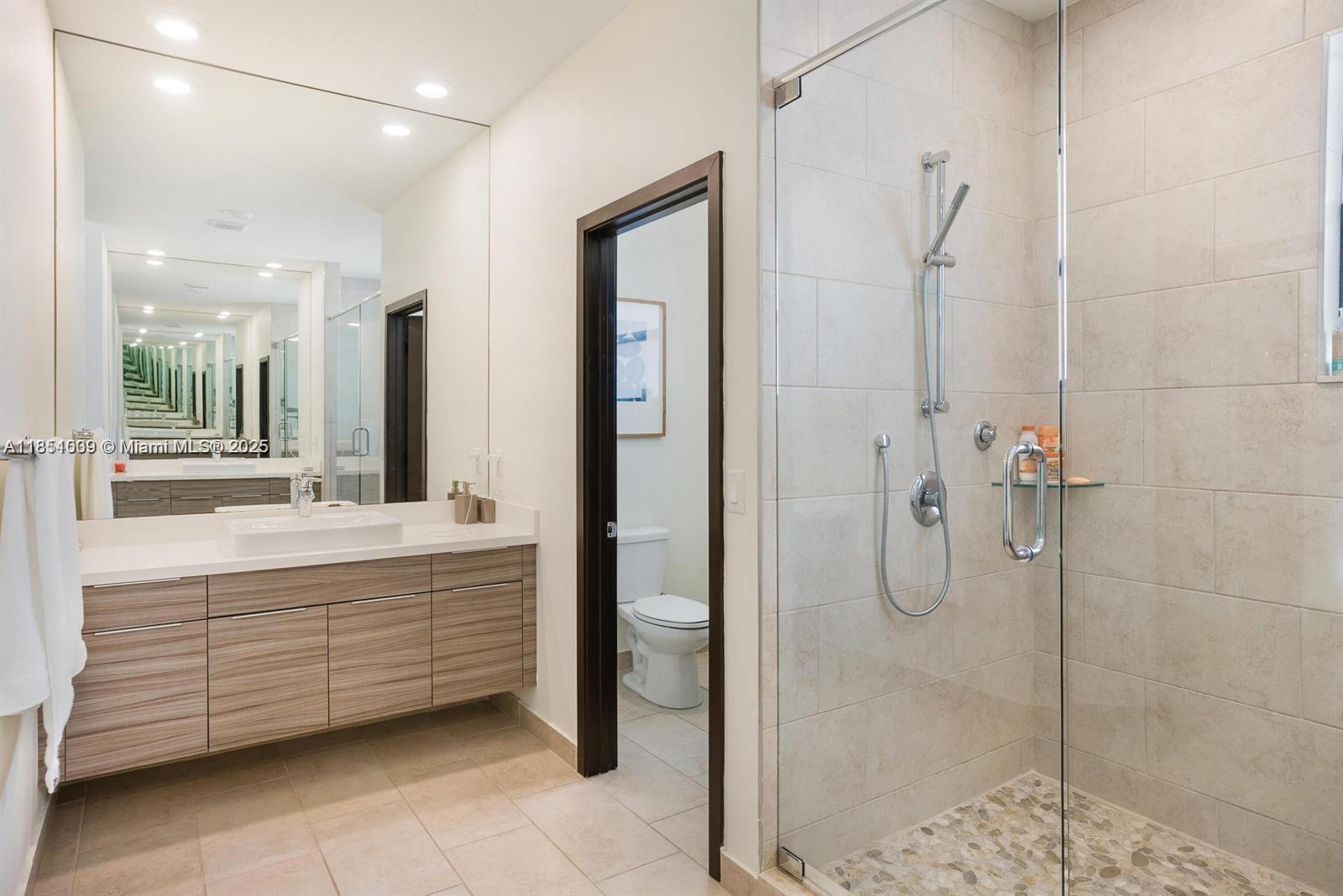 See details 8814 5 / 4 3135 sq. ft. $ 2025-08-04 0 Photo