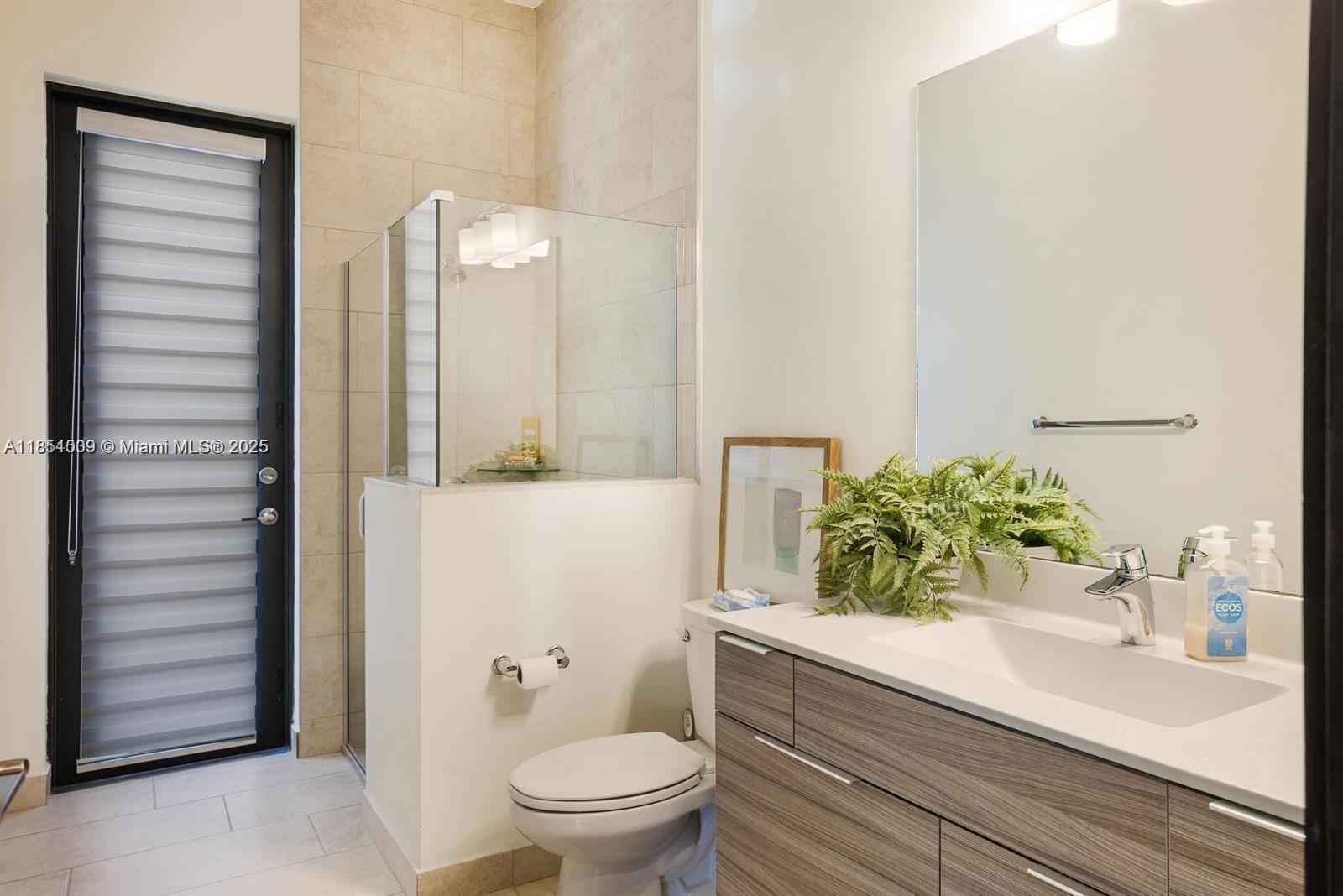 See details 8814 5 / 4 3135 sq. ft. $ 2025-08-04 0 Photo