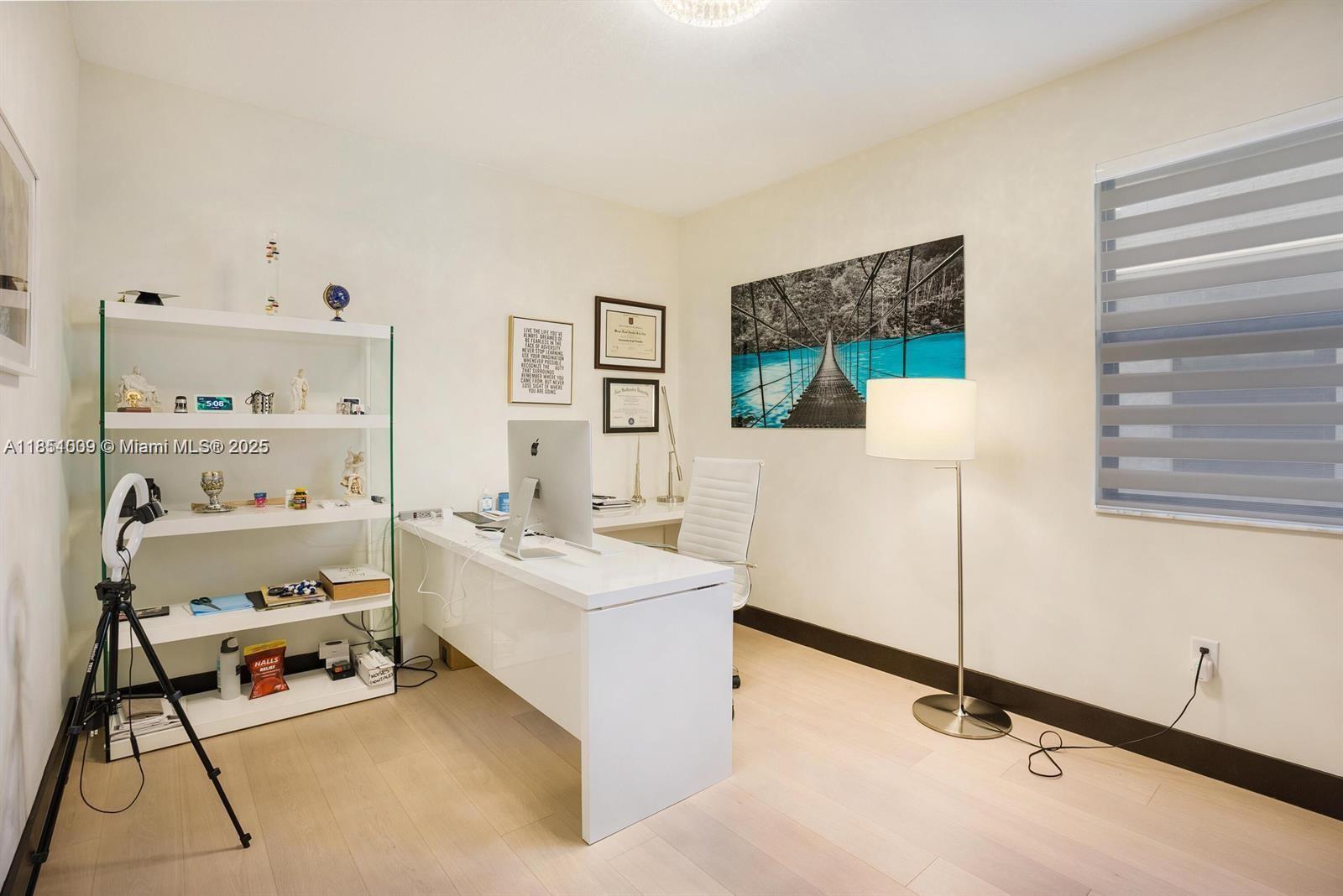 See details 8814 5 / 4 3135 sq. ft. $ 2025-08-04 0 Photo