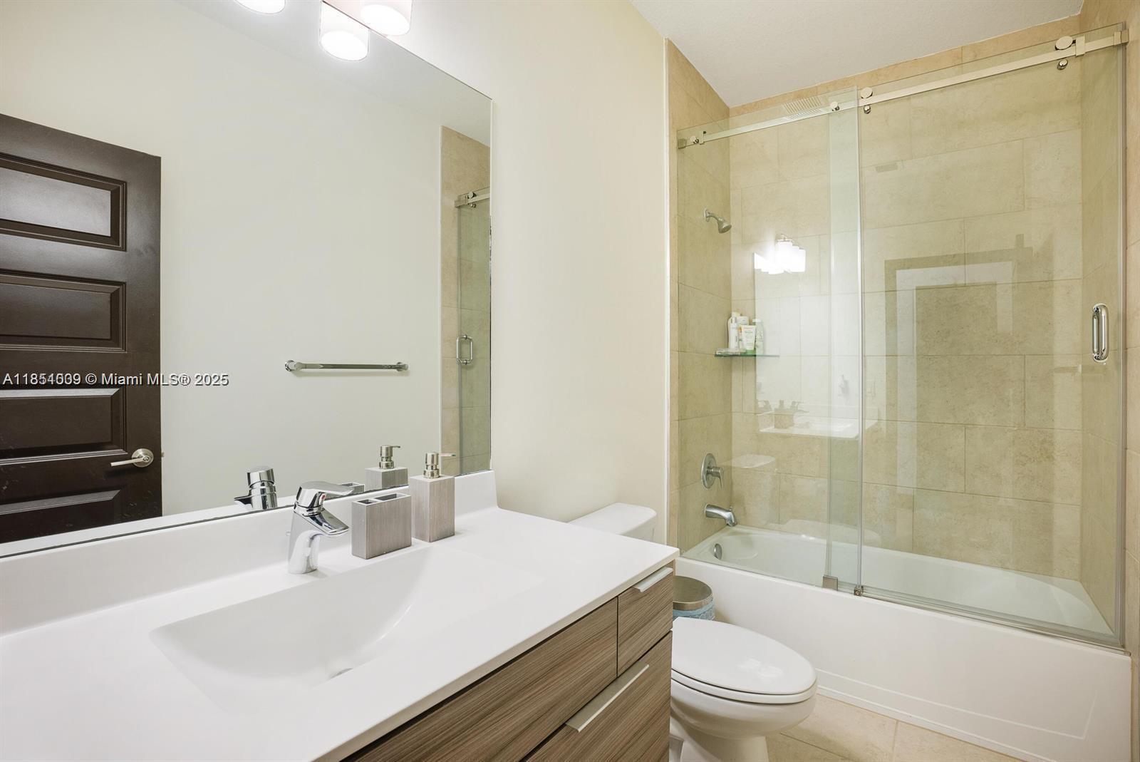 See details 8814 5 / 4 3135 sq. ft. $ 2025-08-04 0 Photo