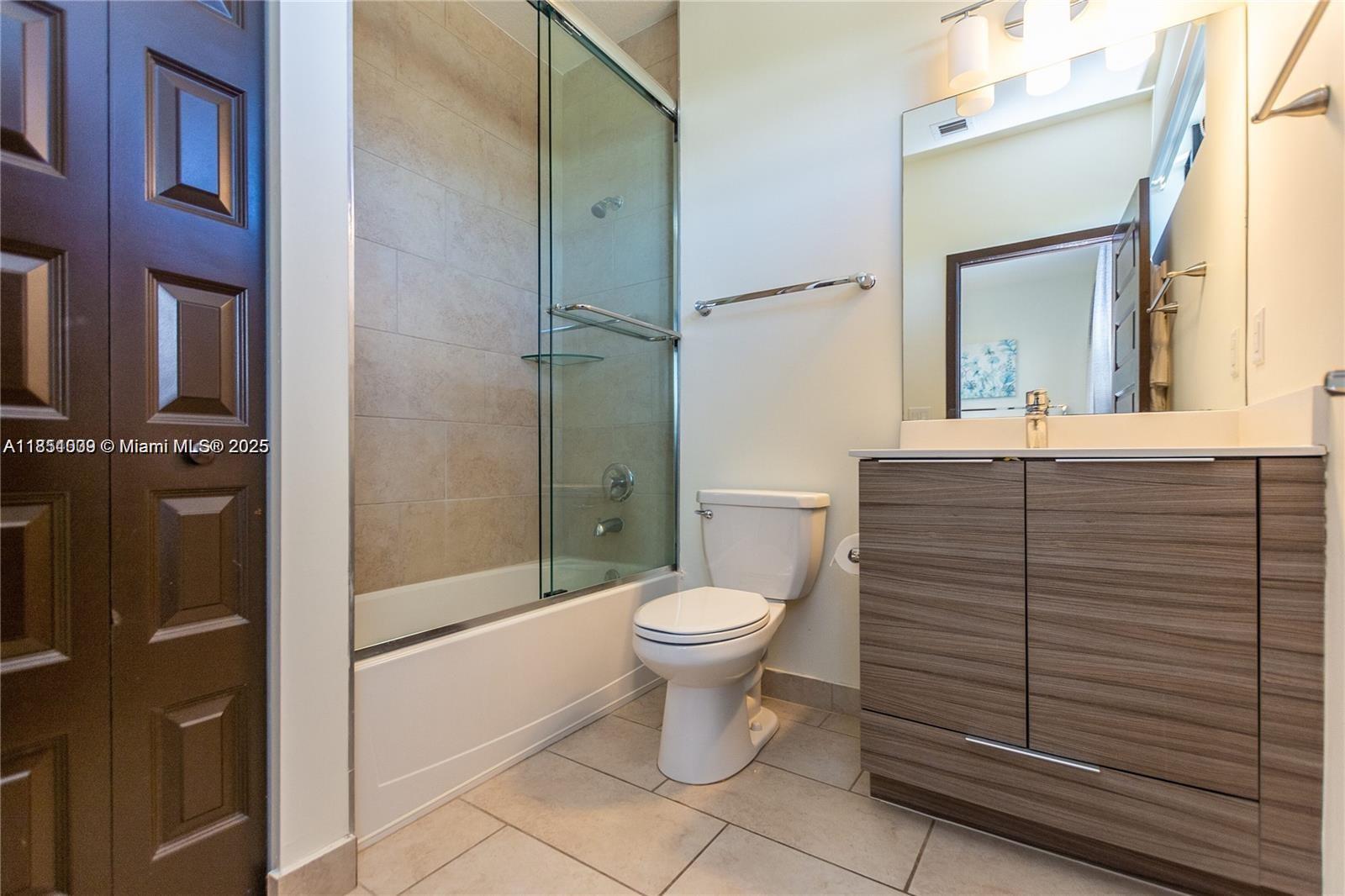 See details 8814 5 / 4 3135 sq. ft. $ 2025-08-04 0 Photo