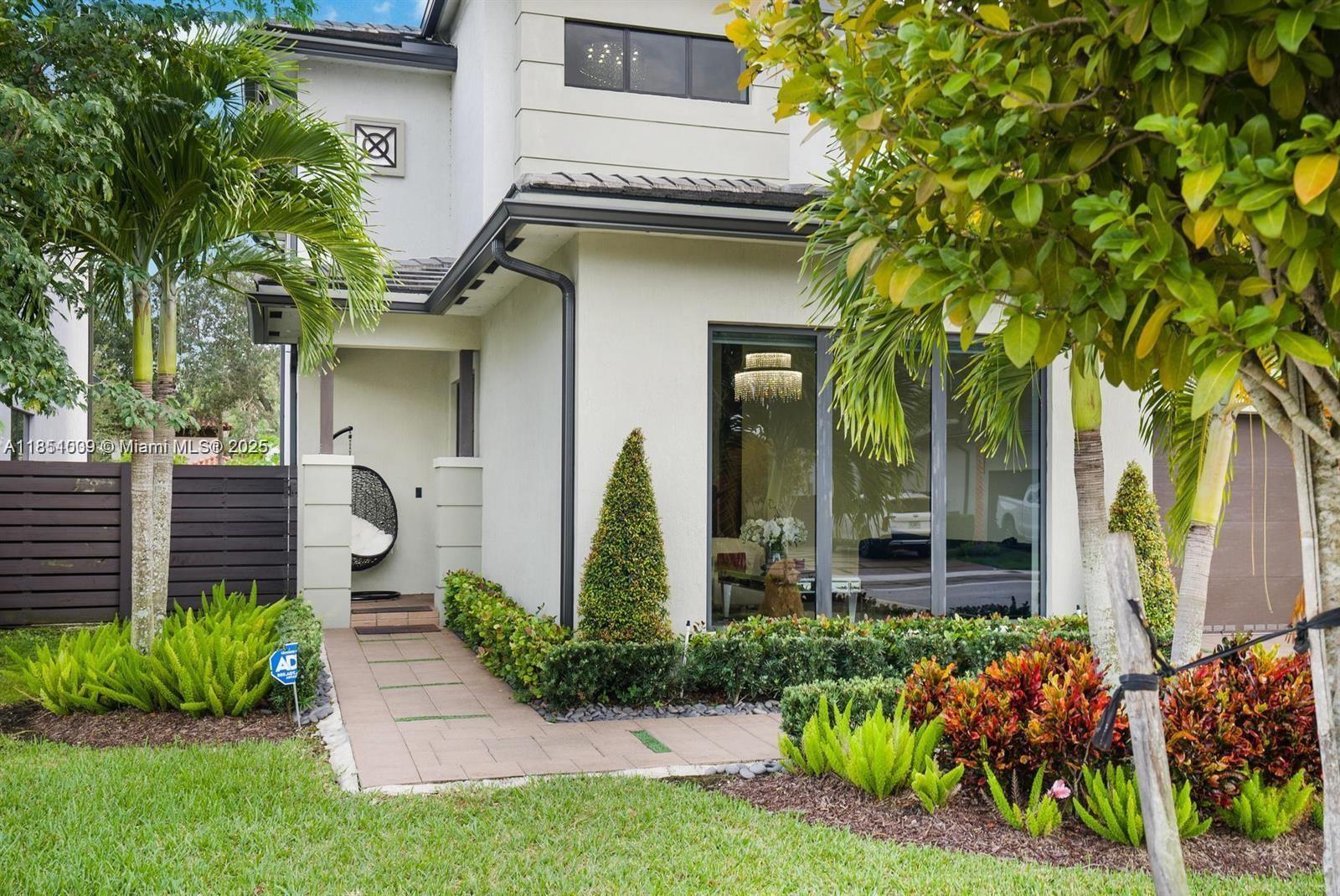 See details 8814 5 / 4 3135 sq. ft. $ 2025-08-04 0 Photo