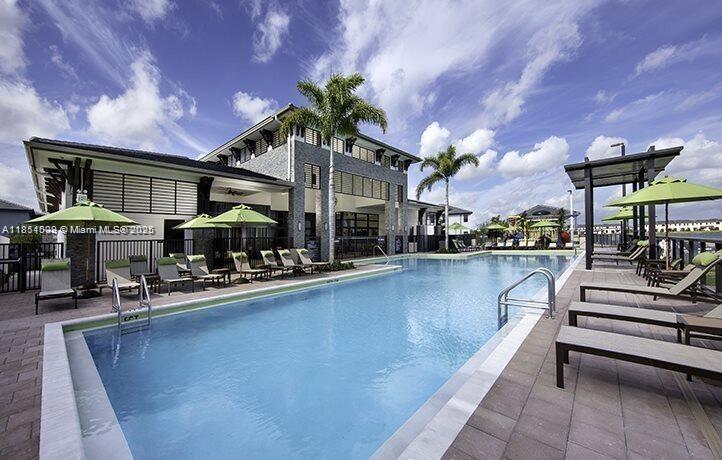 See details 8814 5 / 4 3135 sq. ft. $ 2025-08-04 0 Photo