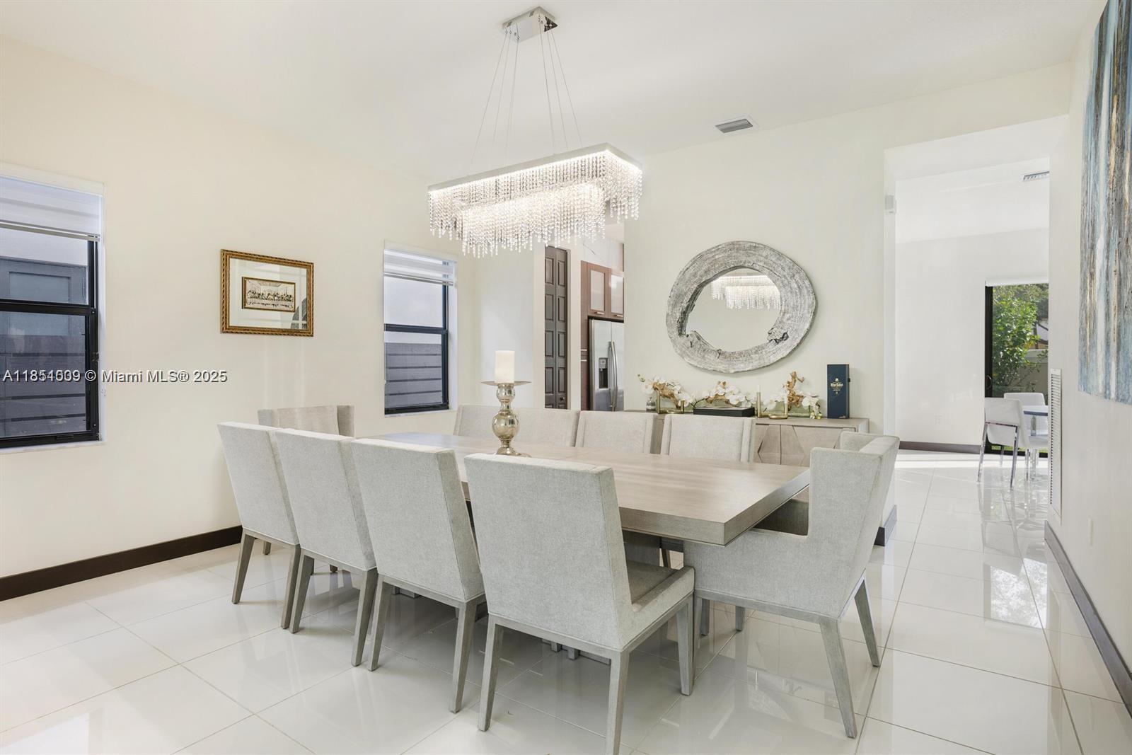 See details 8814 5 / 4 3135 sq. ft. $ 2025-08-04 0 Photo