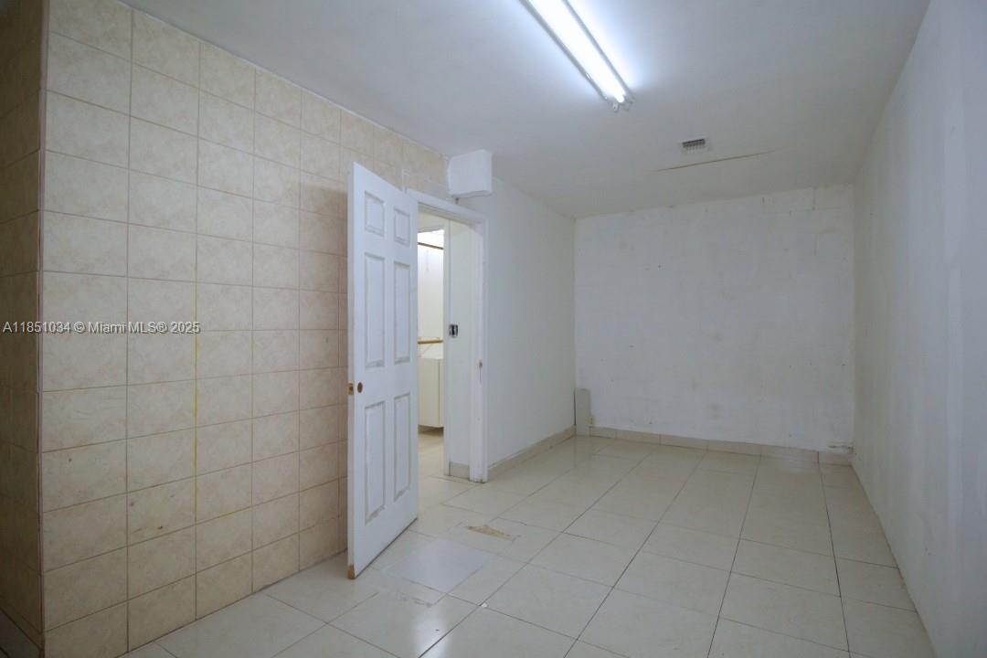 See details / sq. ft. $ 2025-08-01 0 Photo