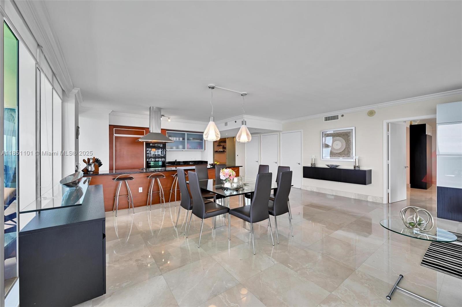 Ver detalles 3801 3 / 3 2065 sq. ft. $ 2025-08-01 0 foto