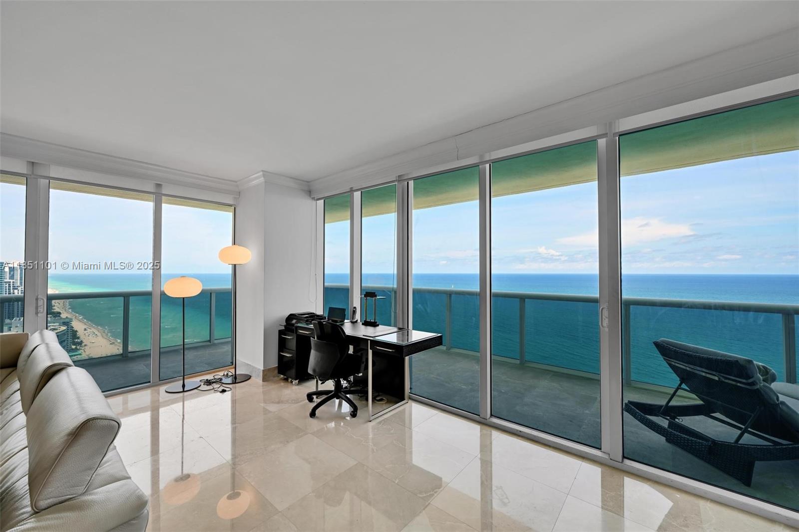 Ver detalles 3801 3 / 3 2065 sq. ft. $ 2025-08-01 0 foto