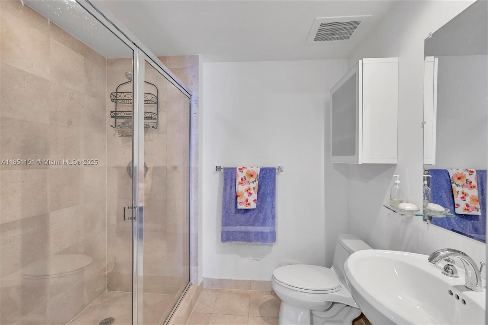Ver detalles 3801 3 / 3 2065 sq. ft. $ 2025-08-01 0 foto