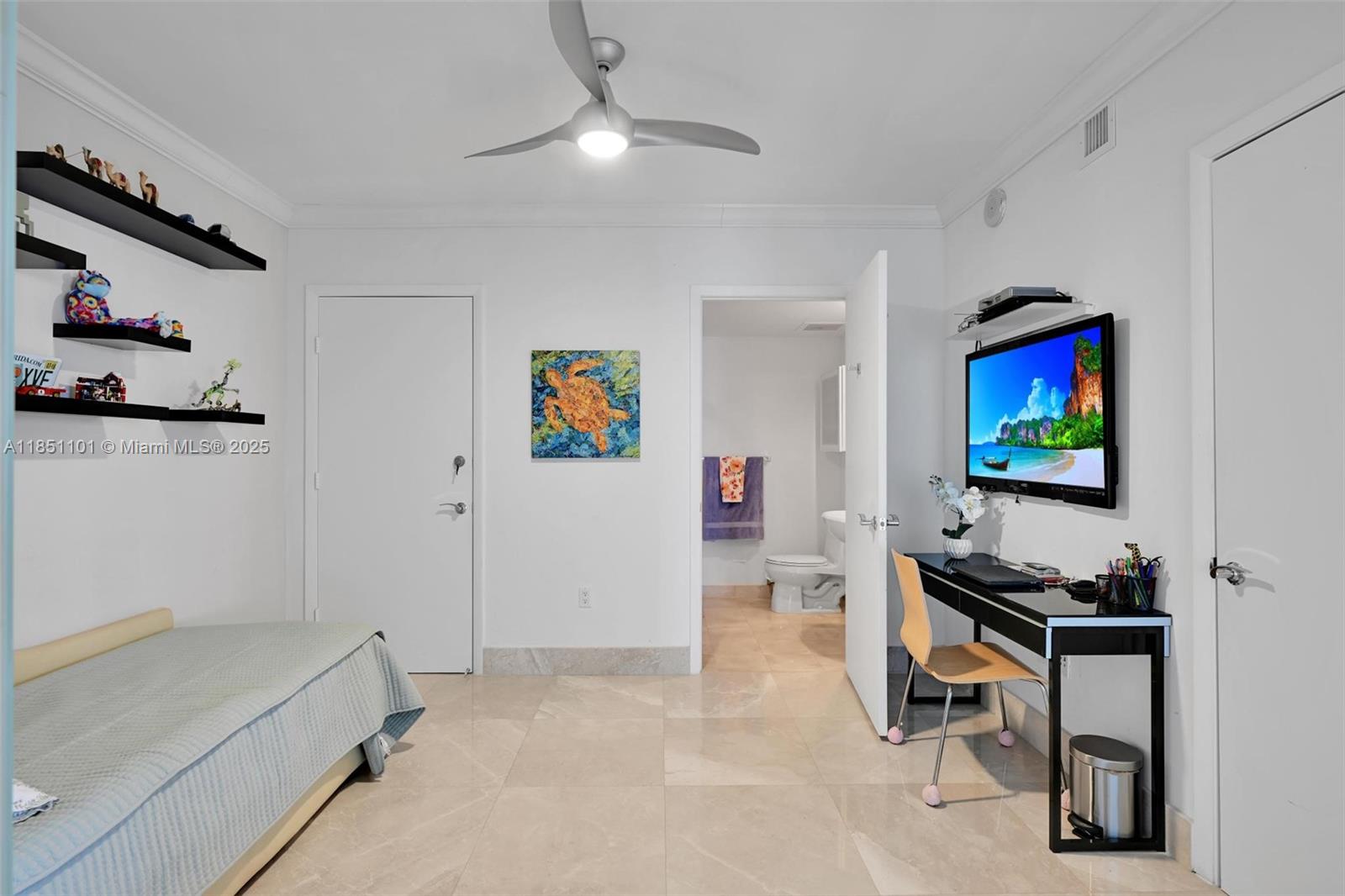 Ver detalles 3801 3 / 3 2065 sq. ft. $ 2025-08-01 0 foto
