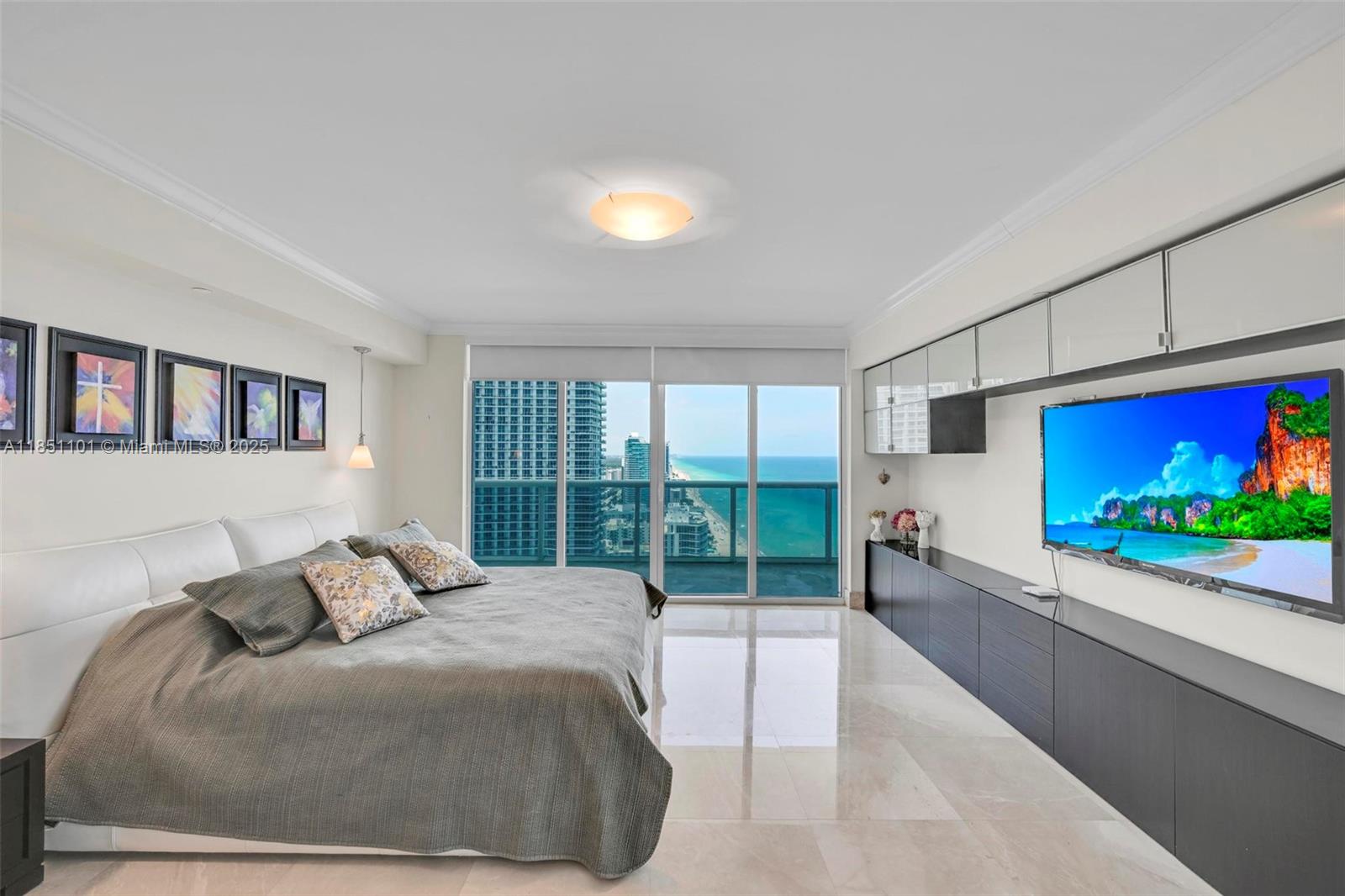 Ver detalles 3801 3 / 3 2065 sq. ft. $ 2025-08-01 0 foto
