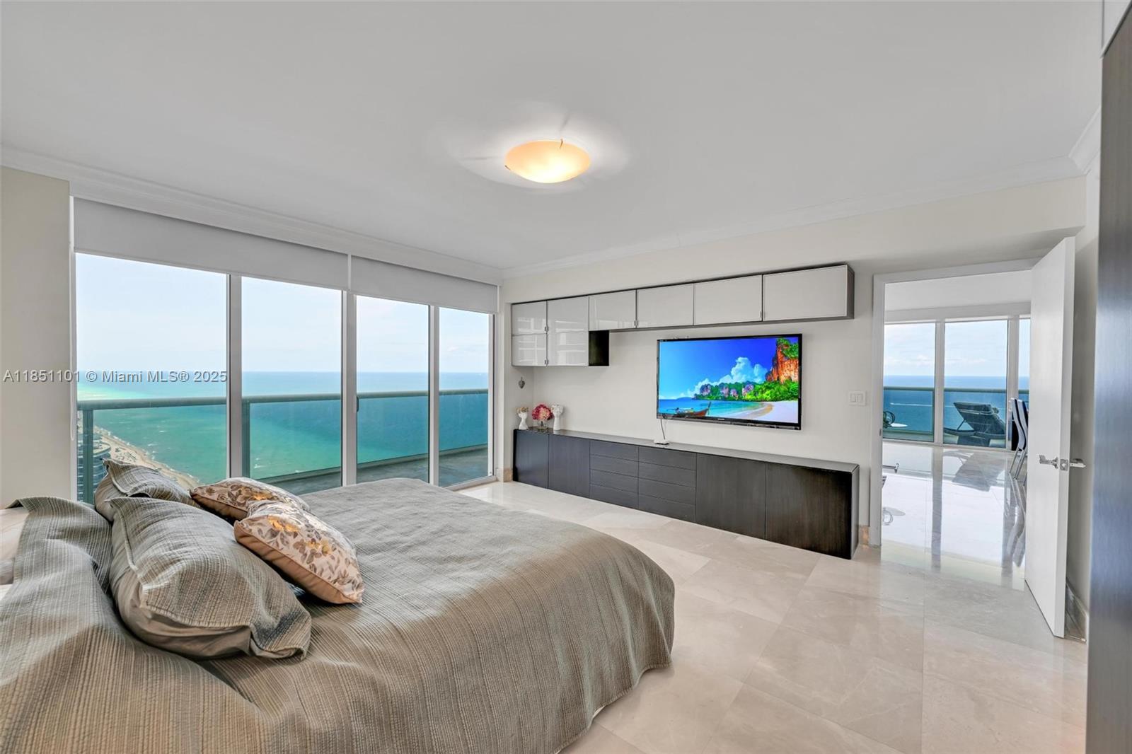 Ver detalles 3801 3 / 3 2065 sq. ft. $ 2025-08-01 0 foto