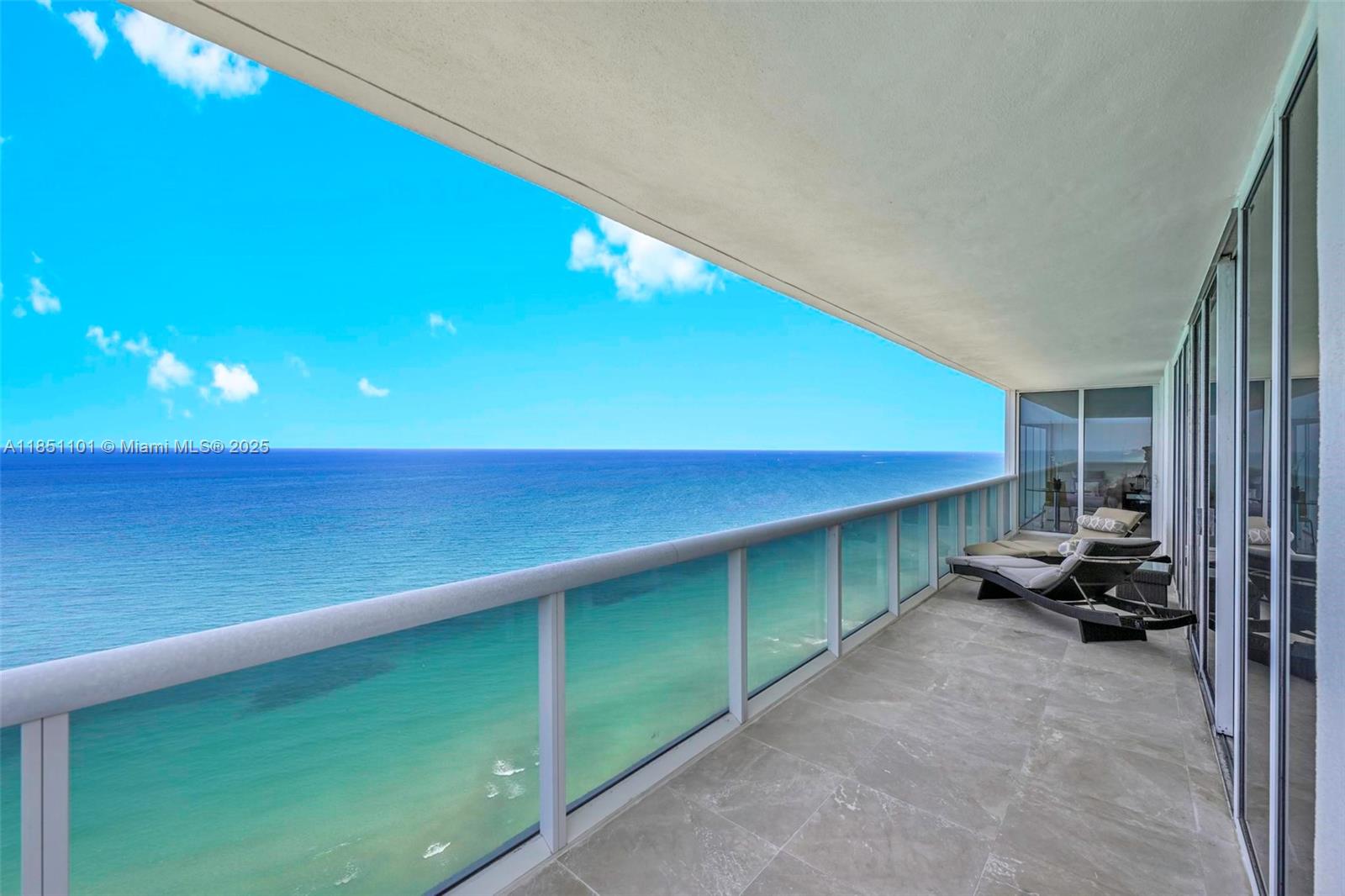 Ver detalles 3801 3 / 3 2065 sq. ft. $ 2025-08-01 0 foto