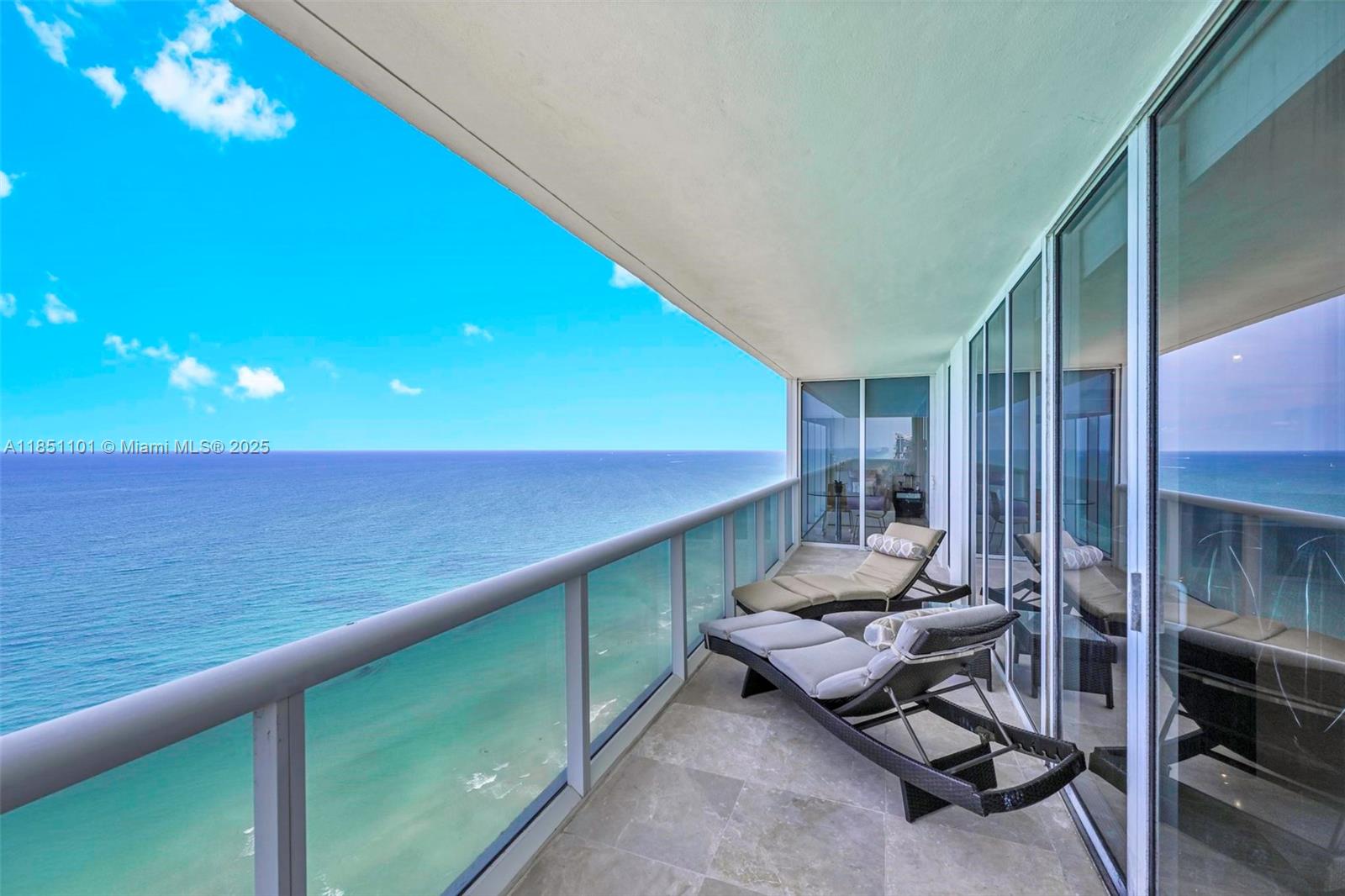 Ver detalles 3801 3 / 3 2065 sq. ft. $ 2025-08-01 0 foto